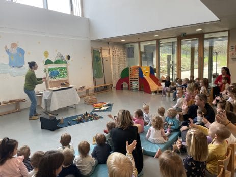 Interaktivna glasbeno-lutkovna predstava